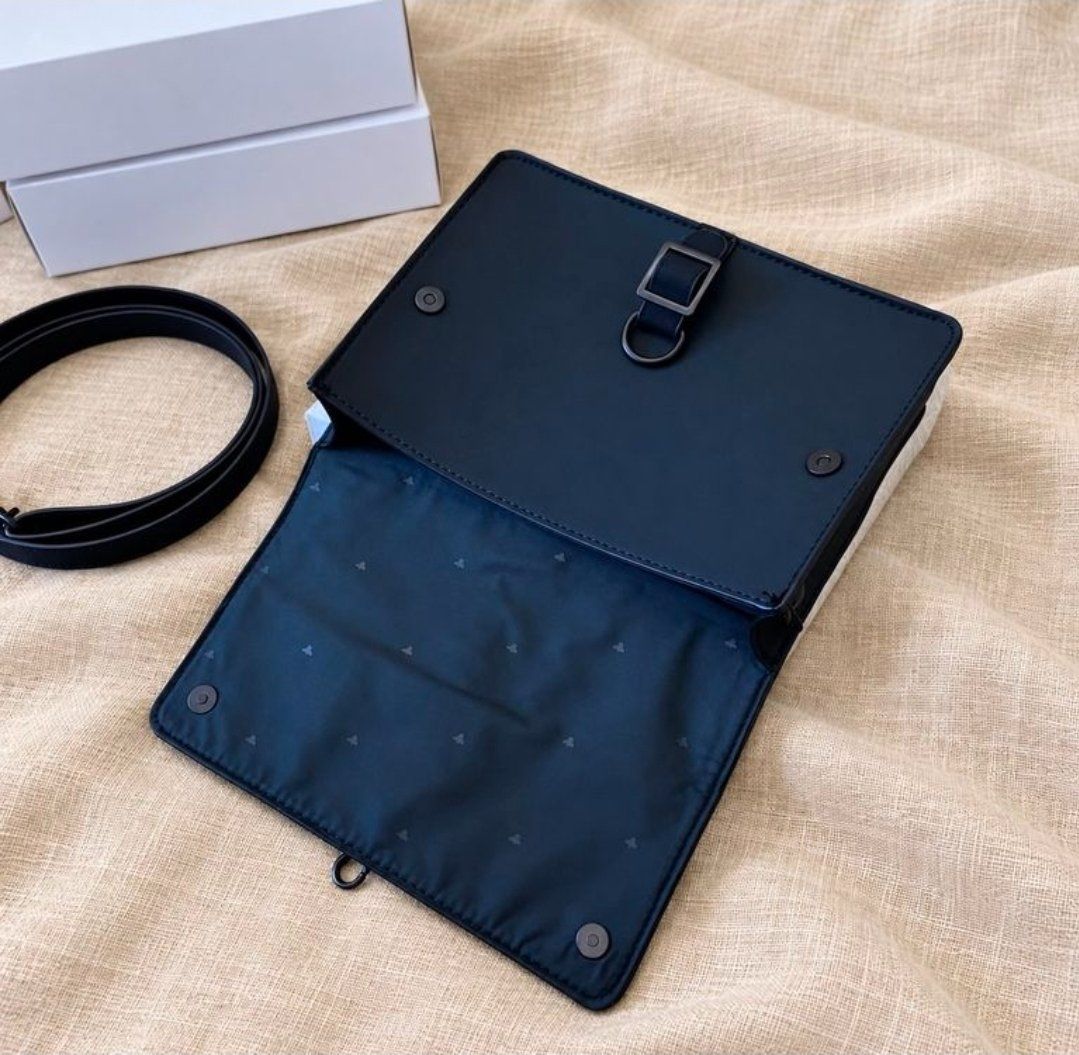 Dior Borse: DIOR Black Bee Pouch with Shoulder Strap – Nuovo e nell'imballaggio originale da Oberriet SG venduto da MJANE 1