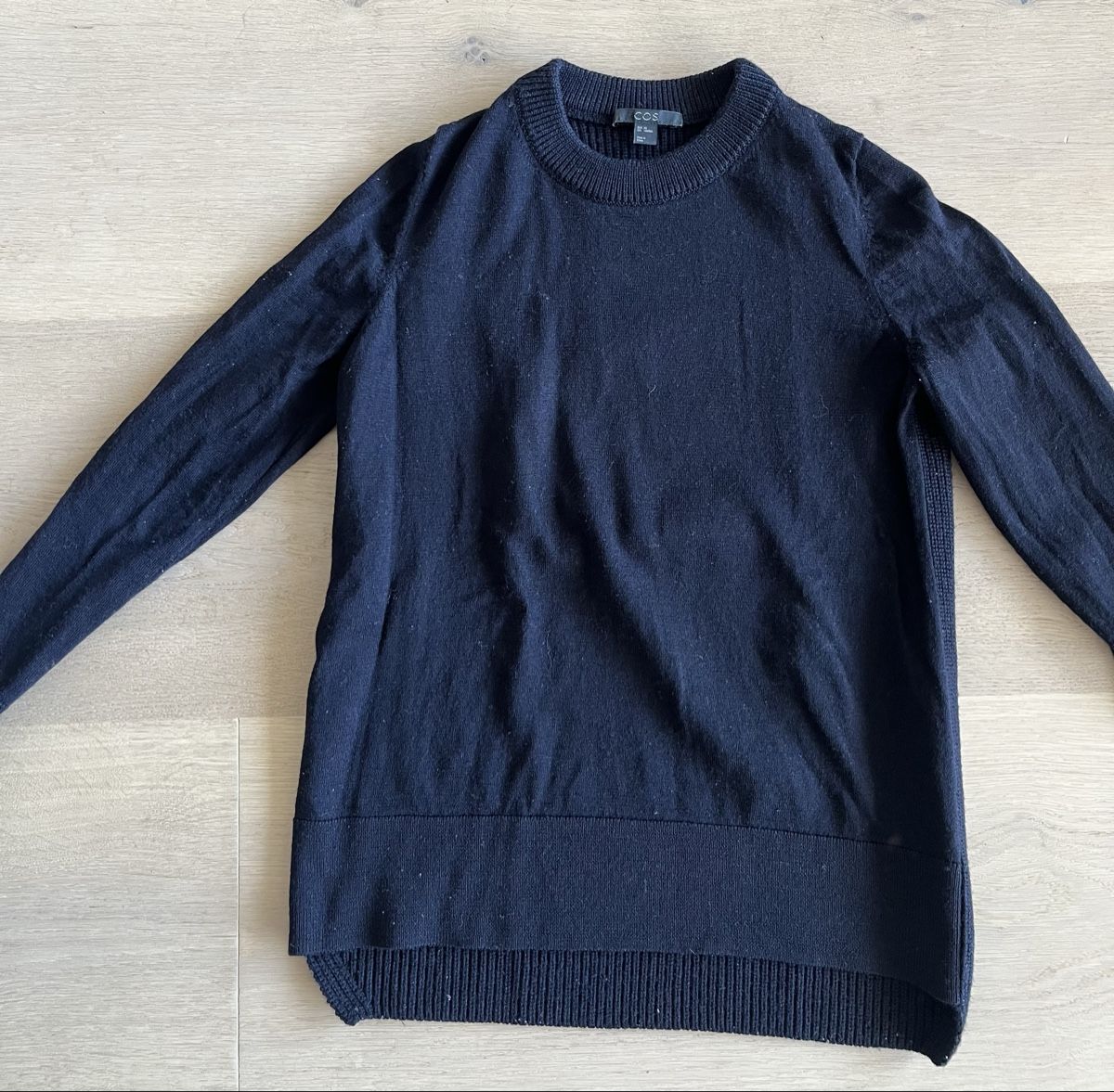 Cos Maglioni & Felpe: COS Wollpullover, dunkelblau, Grösse S – Usato da Pfäffikon SZ venduto da humming-bird