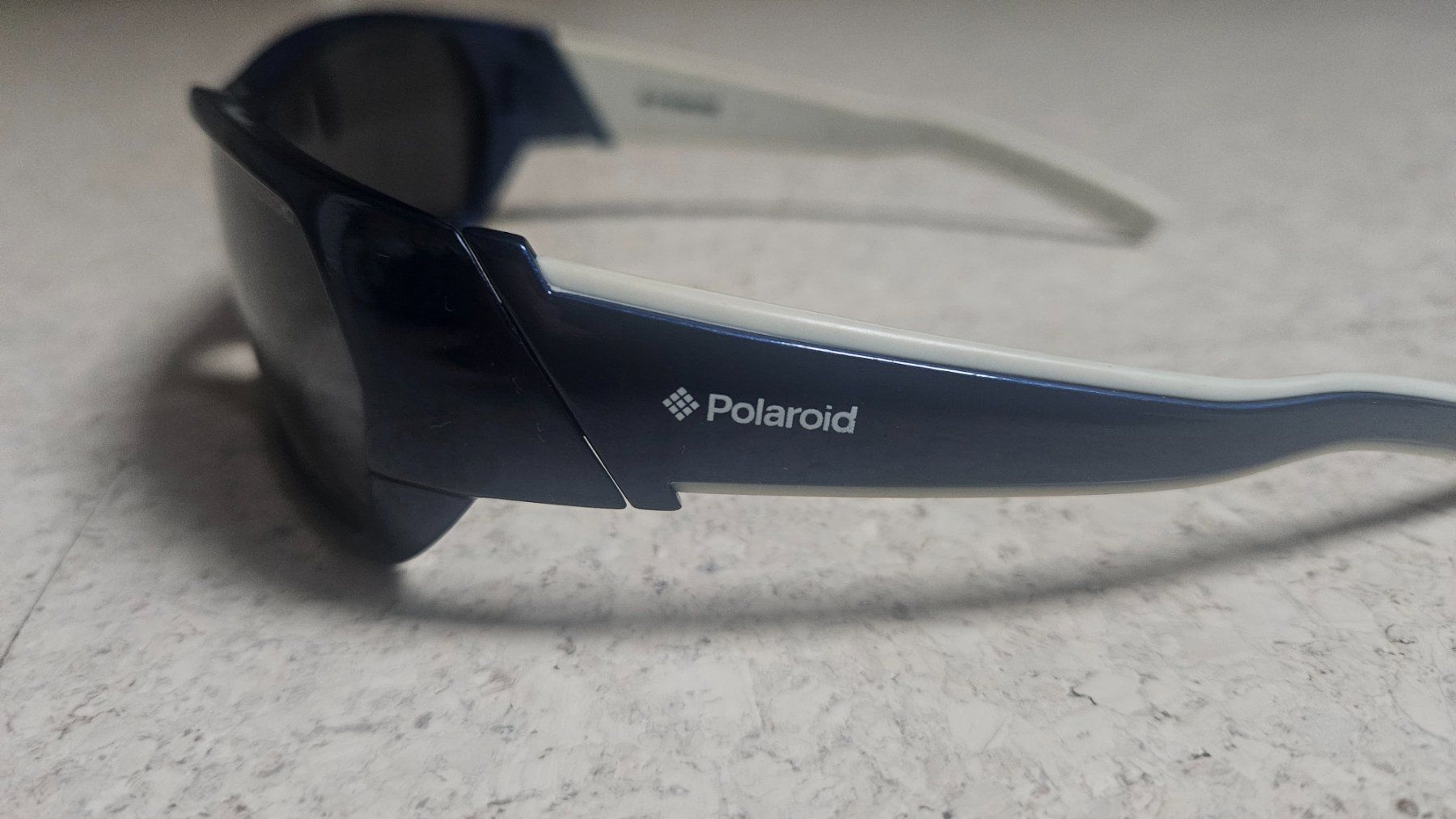 Polaroid Occhiali & Lenti: Kinder-Sonnenbrille – Usato da Münchenbuchsee venduto da Yothu 3
