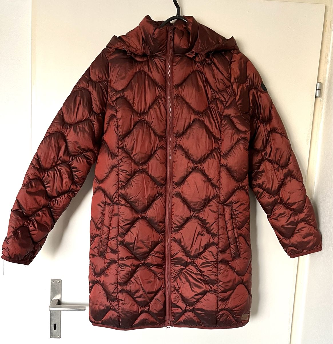Giacche: Hübsche gesteppte Jacke mit Kapuze / Driver Jeans / rostrot – Nuovo (secondo la descrizione) da Biel/Bienne venduto da LadyDita