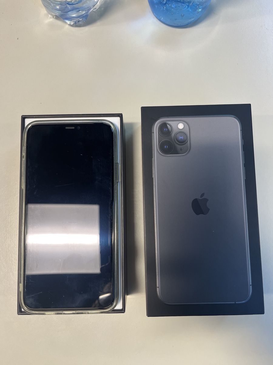 Apple Telefoni cellulari / Smartphones: iPhone 11 Pro Max - 256GB - batterie neuve – Usato da Neuchâtel venduto da jeromecurty 1