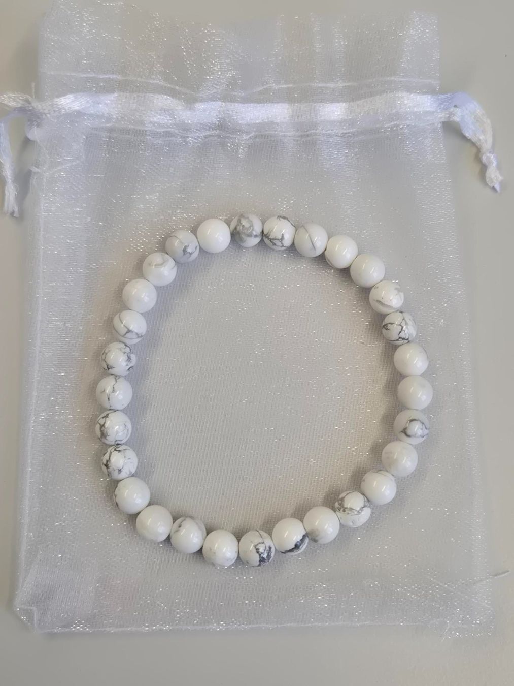 Bracciali & Braccialetti: Howlith Armband 6mm – Nuovo e nell'imballaggio originale da Rüti ZH venduto da pep_l9zp
