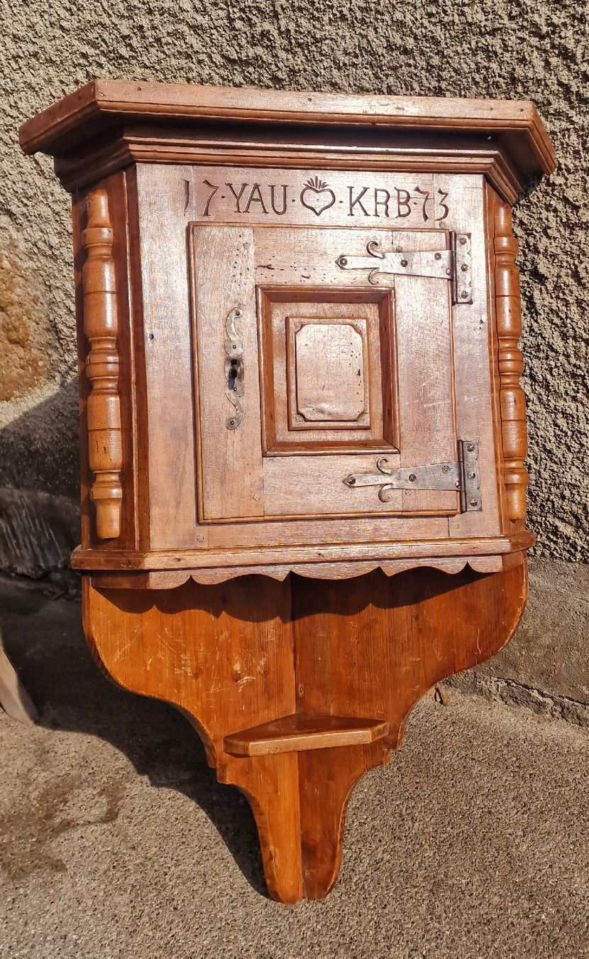 Armadi: Armoire d'angle ancienne – Usato da Lausanne venduto da ama_2fz8 5