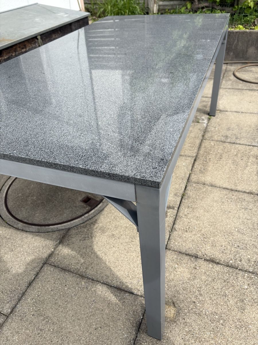 Tische: Gartentisch mit Granitplatte – Gebraucht aus Uster von Carpenter1 1