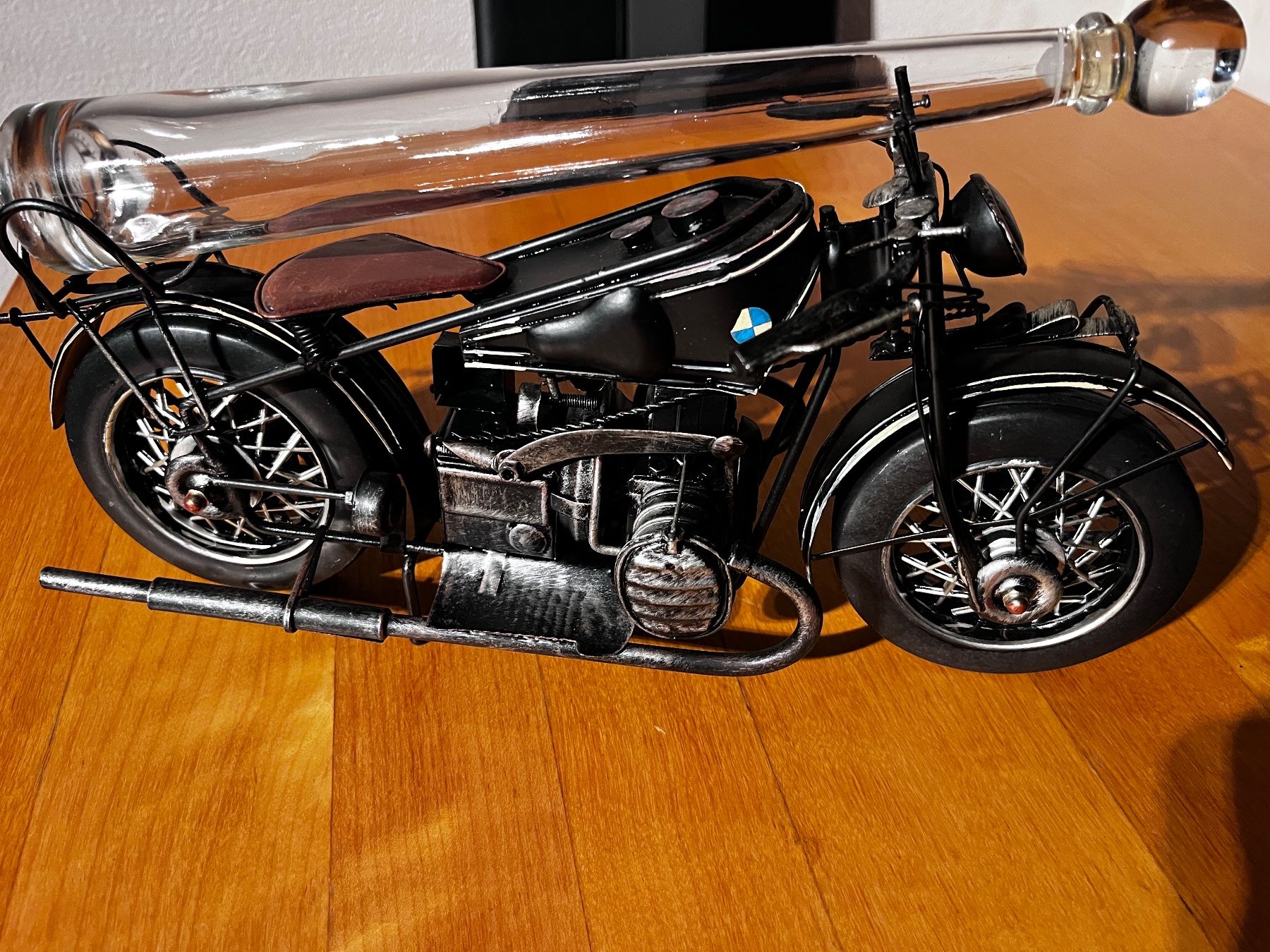 Kit di modellismo & Modellini statici: Motorrad mit Flasche Oldtimer Deko Metall – Nuovo (secondo la descrizione) da Oberweningen venduto da Achille.3 1