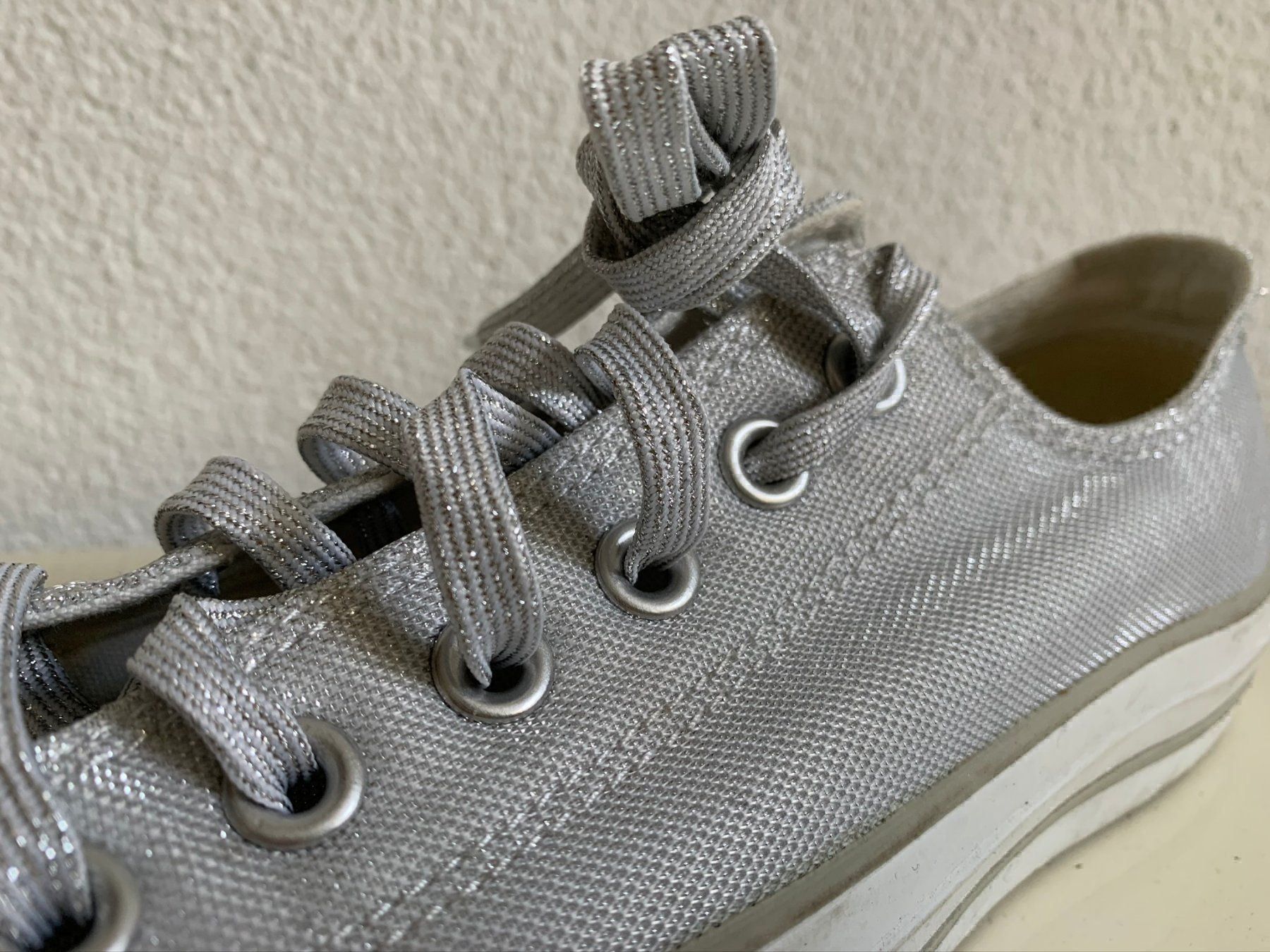 Converse Scarpe da donna: CONVERSE - Sneaker silber glänzend 37 – Usato da Zürich venduto da Diazaio 2