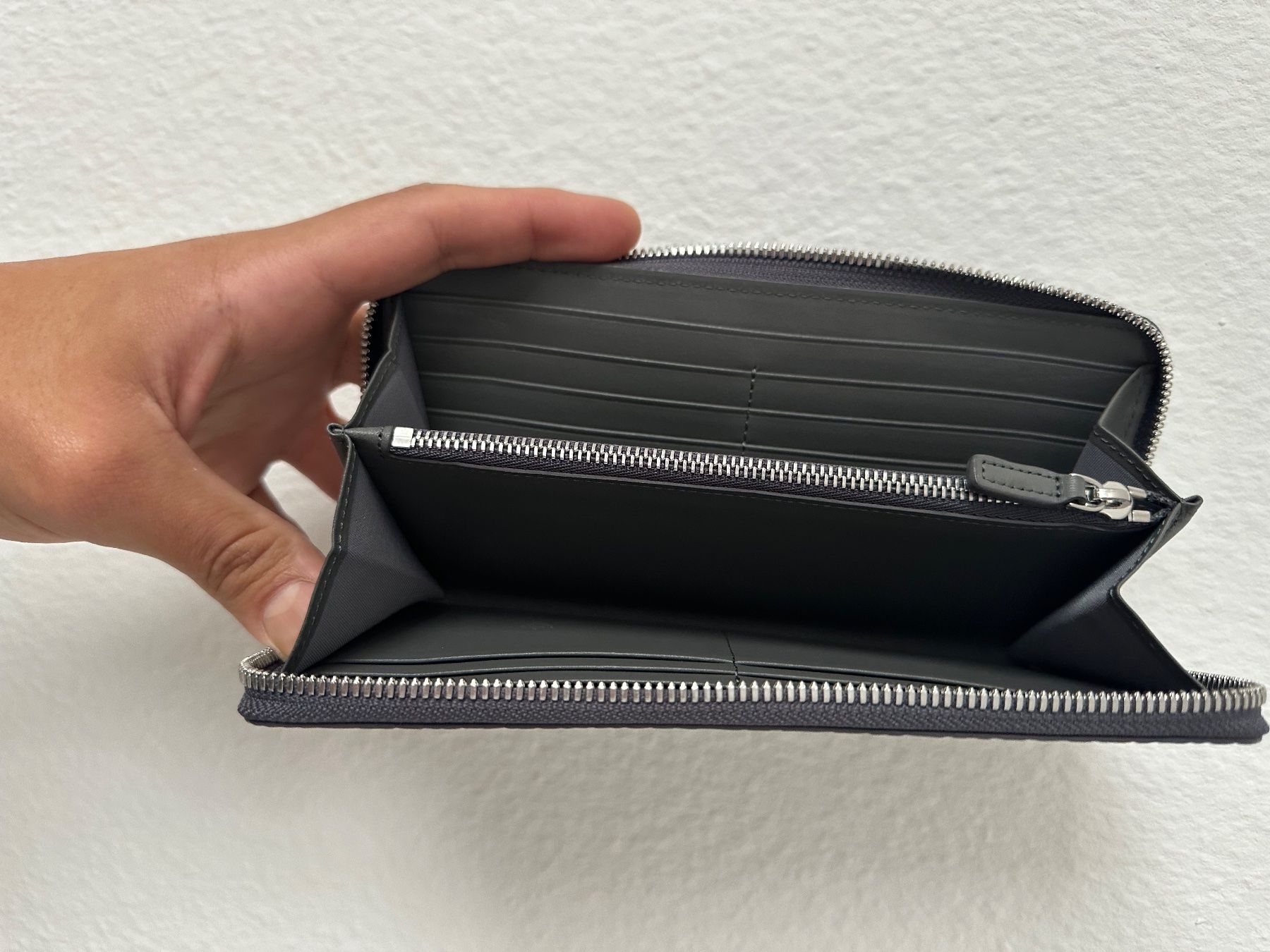 Mcm Portafogli: MCM Limited Edition Geldbörse Grau / Anthrazit – Nuovo (secondo la descrizione) da Zürich venduto da swizzmember 4