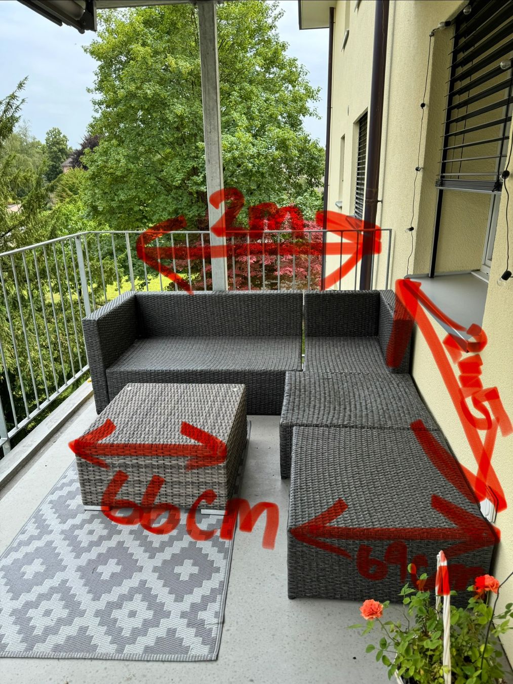 Divani: Lounge mit Teppich, Polster und Tischli (Garten oder Balkon) – Usato da Winterthur venduto da chi_83a 3