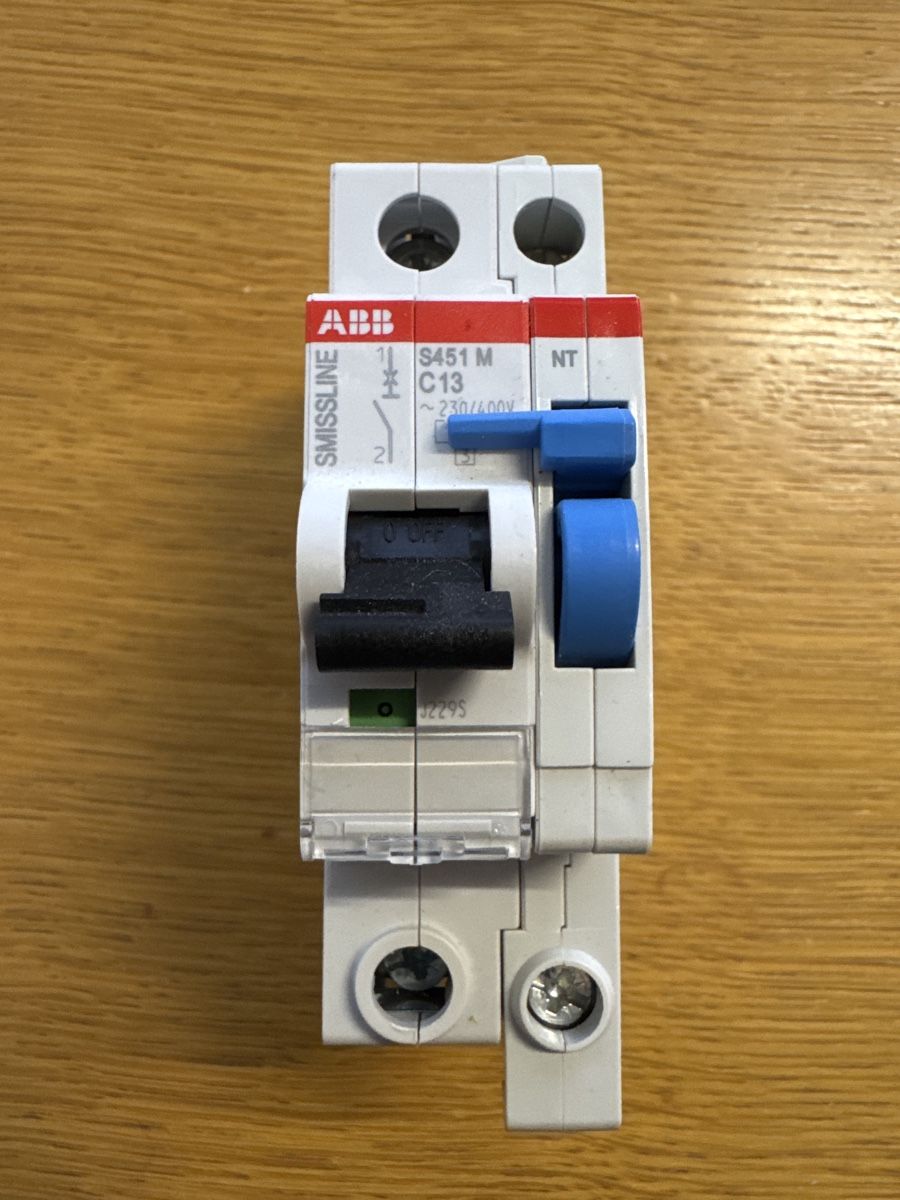 ABB Alimentazione elettrica: ABB Leitungsschutzschalter S451M C13 neuwertig – Nuovo (secondo la descrizione) da Ehrendingen venduto da Sansav
