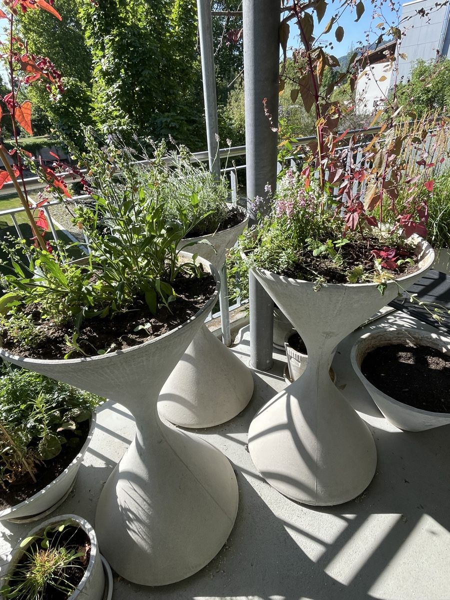 Eternit Vasi per fiori: 3 Guhl Spindeln, Diabolo – Usato da Zürich venduto da Punkt...