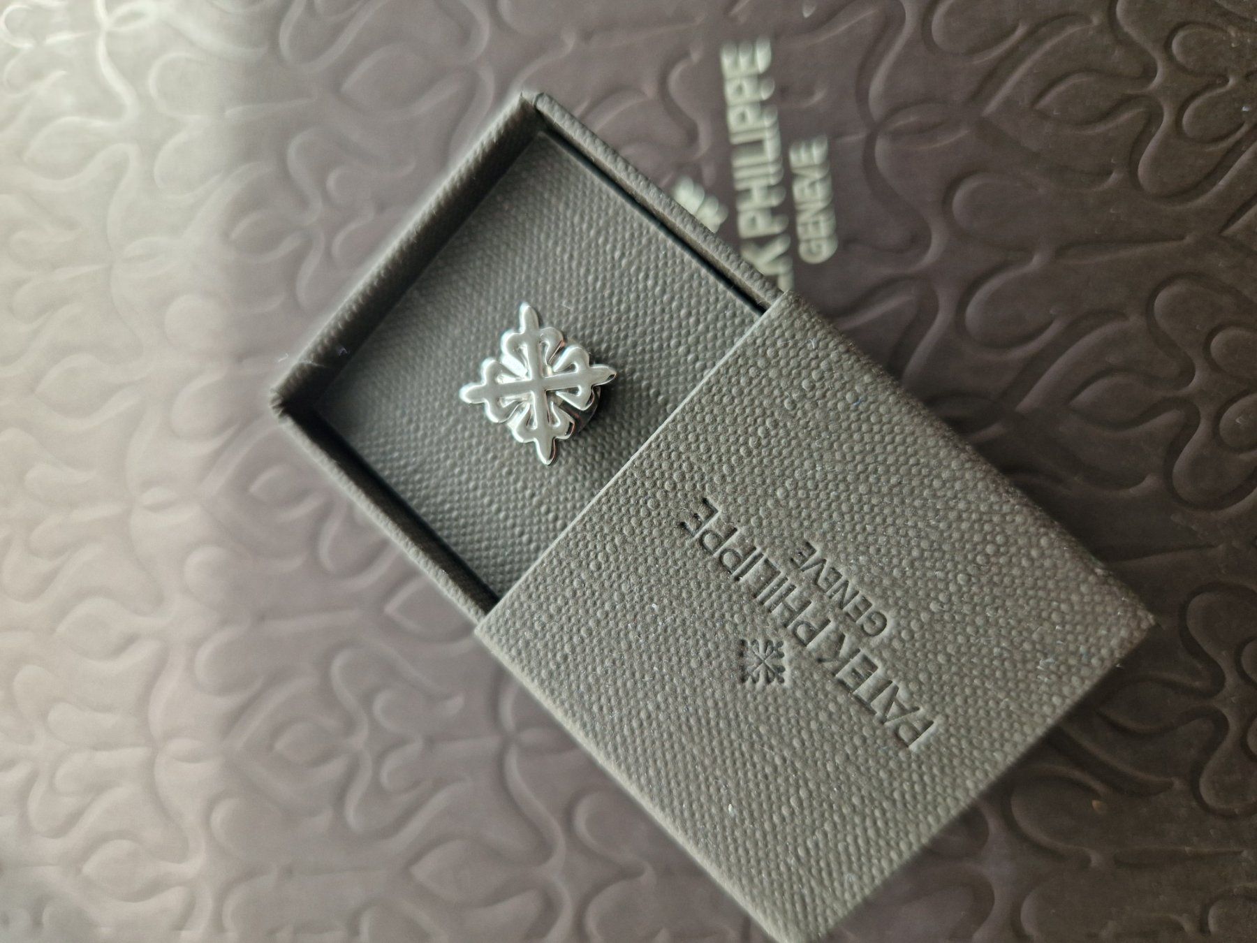 Broschen & Nadeln: Patek philippe silver pins – Neu und originalverpackt aus Genève von Jouyt