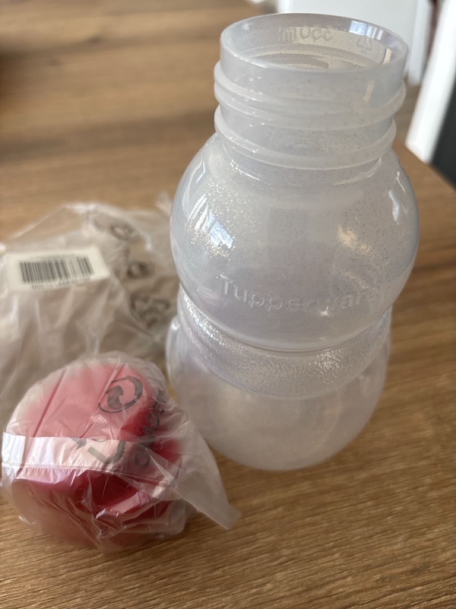 Tupperware Gourdes & Thermos: Tupperware gourde NEUF – Neuf avec emballage d'origine à Delémont par Ma_LoU.01 2
