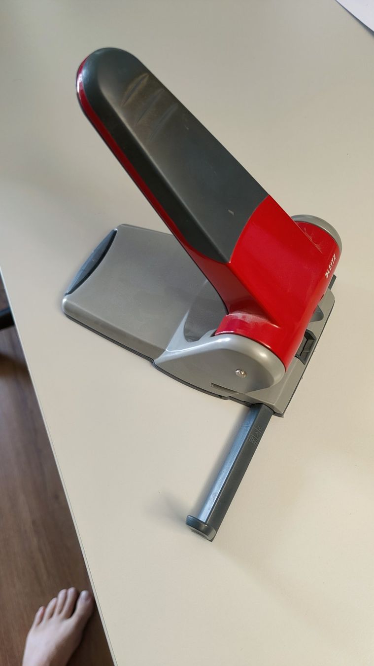 Leitz Tous les outils: Locher Leitz gross, rot – D'occasion à Tuggen par ben_dm9r