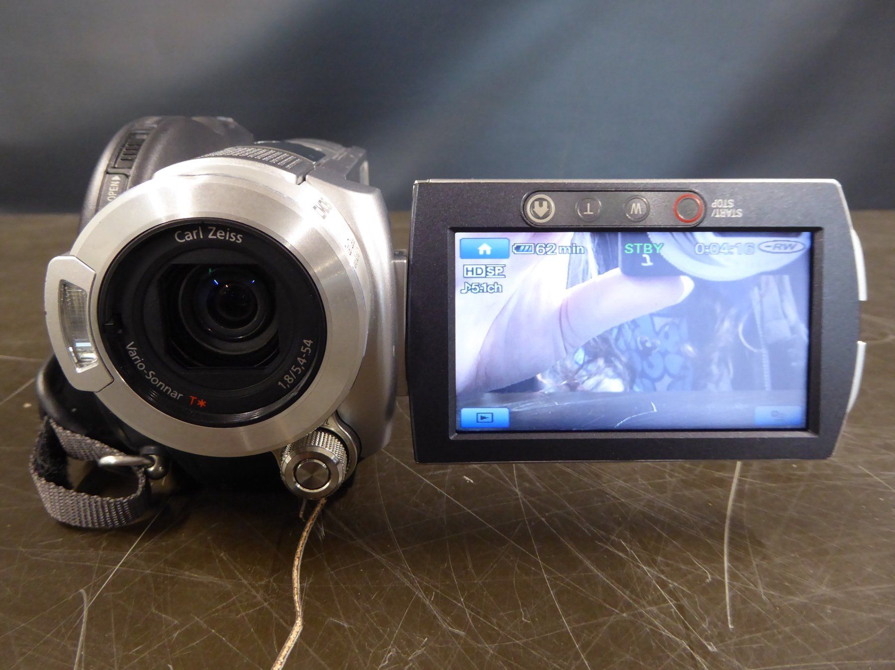 Sony Videocamere: Sony Camcorder Handycam HDR-UX7E – Usato da Basel venduto da bk_brockibasel 1