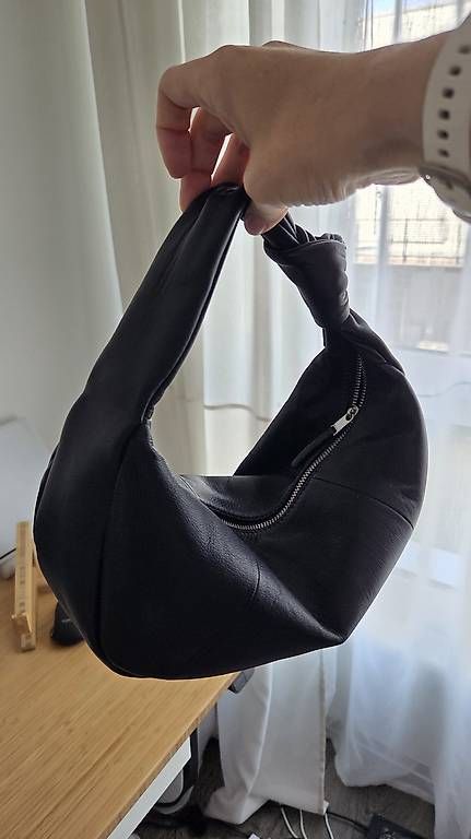Taschen für Damen: Massimo Dutti  Schwarze Handtasche – Gebraucht aus Bülach von kad_gy6f 2