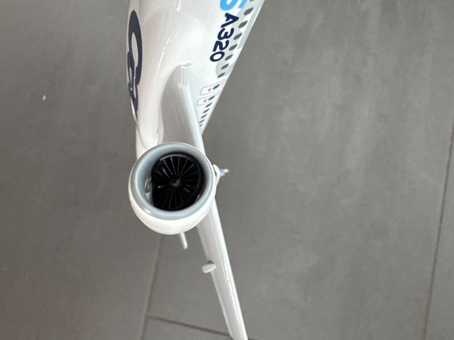 Airbus Kits de montage: A320neo Flugzeugmodell – D'occasion à Zürich par PapaFoxtrott 4