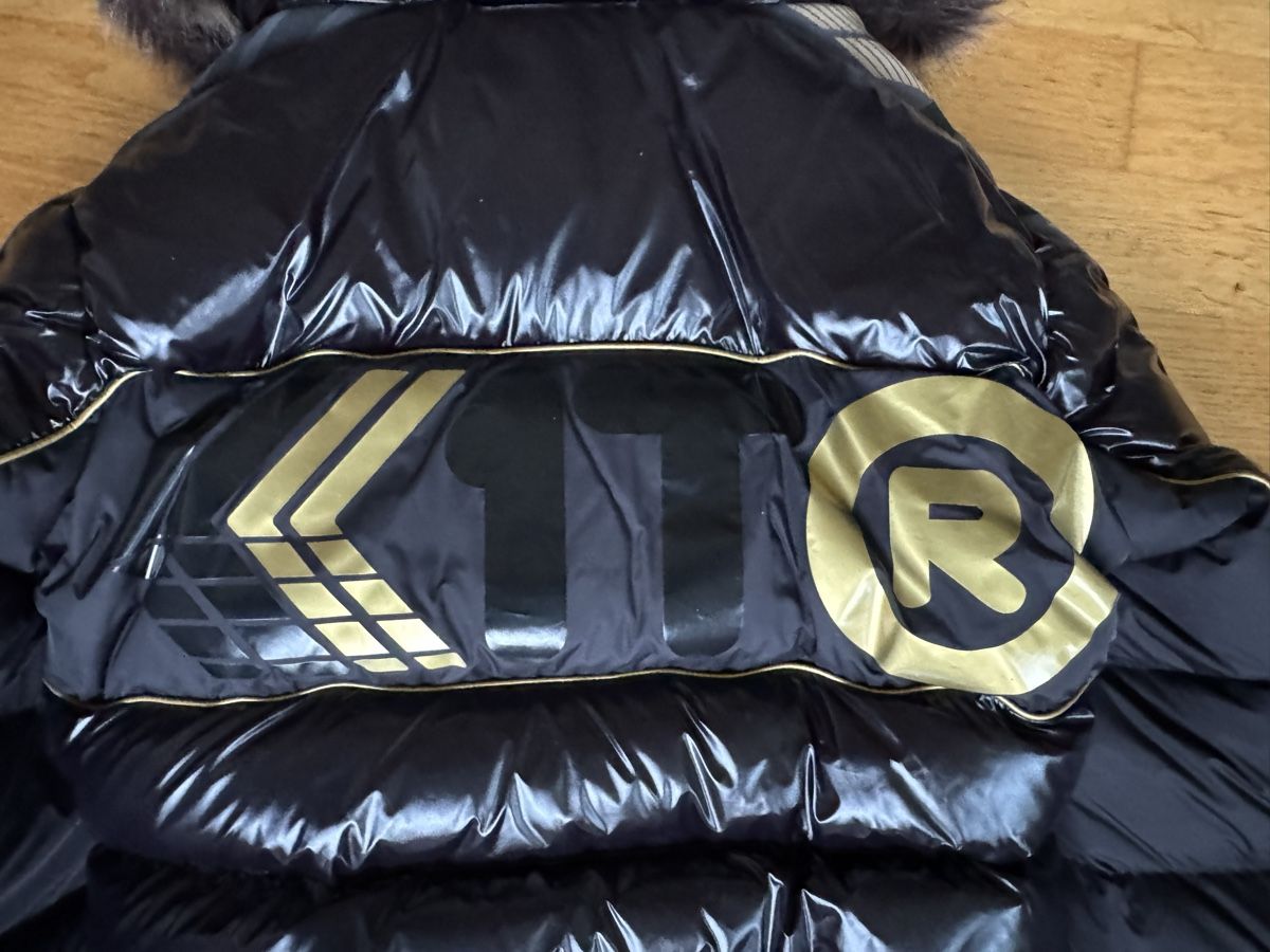 Giacche: Winterjacke Damen mit Kapuze, Grösse S, – Usato da Sachseln venduto da Pfleger2 9