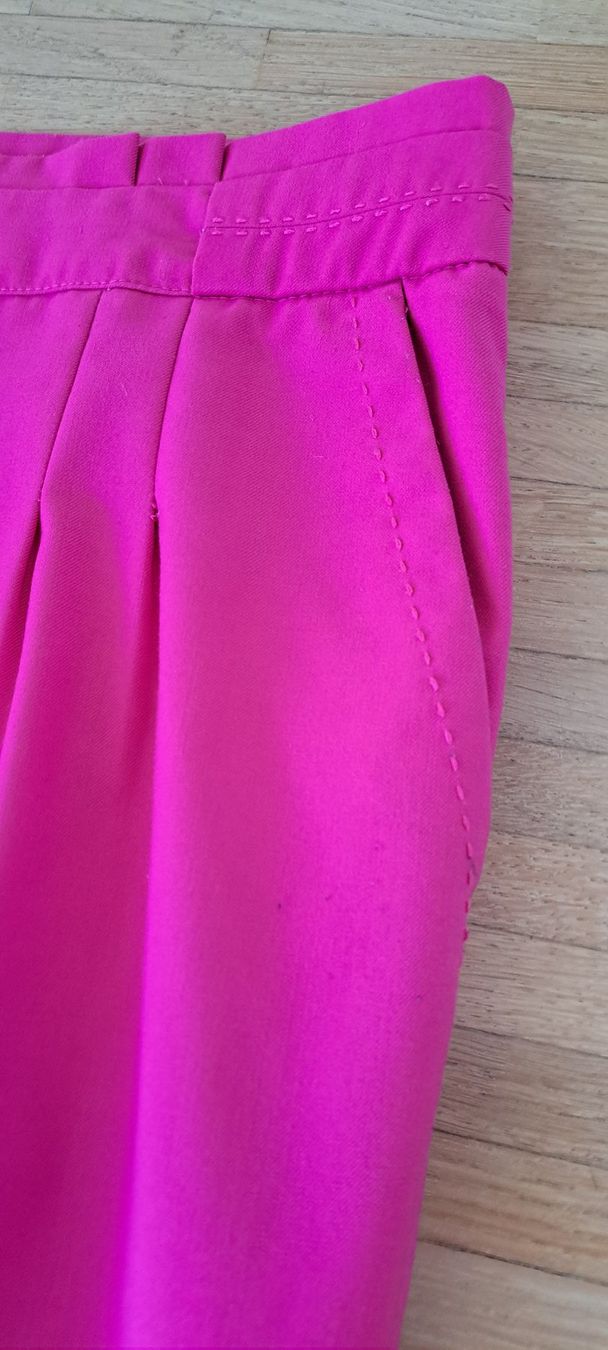 Pantaloni: Elégant pantalon rose – Nuovo (secondo la descrizione) da Le Mont-sur-Lausanne venduto da olatiu 1