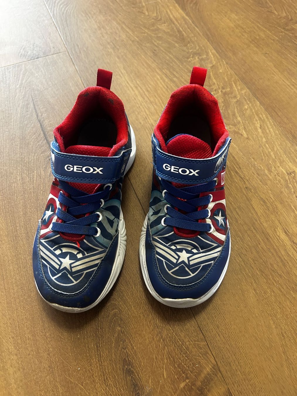 Geox Scarpe per ragazzi: Coole Geox Marvel Kinderschuhe mit LED  Grösse 35 – Usato da Regensdorf venduto da Spyke55 4
