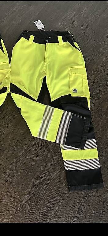 Pantaloni: Neu: ArbeitswarnschutzHosen – Usato da Oberhasli venduto da alexandrawuerzburger