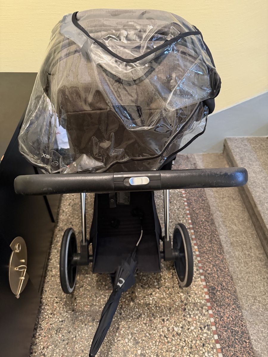Cybex Carrozzine: Cybex Priam Kinderwagen Grau – Usato da Bern venduto da Elisa64 1