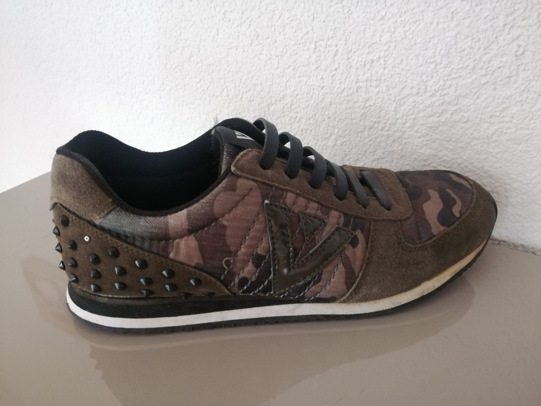 Herrenschuhe: Sneakers camouflage mit Nieten Gr. 39 – Gebraucht aus Mosnang von creativist 6