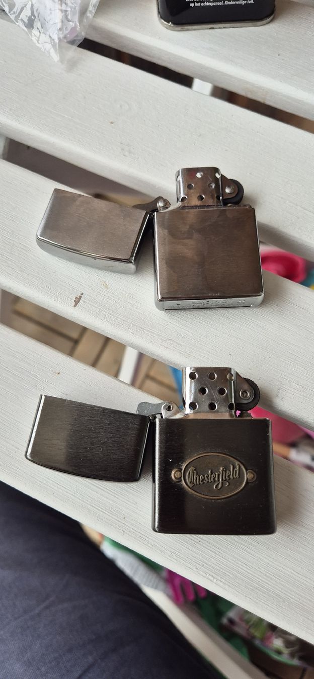 Zippo Accendini: 2 Zippo Feuerzeug Chesterfield – Usato da Hofstetten SO venduto da IgorMarijak 3