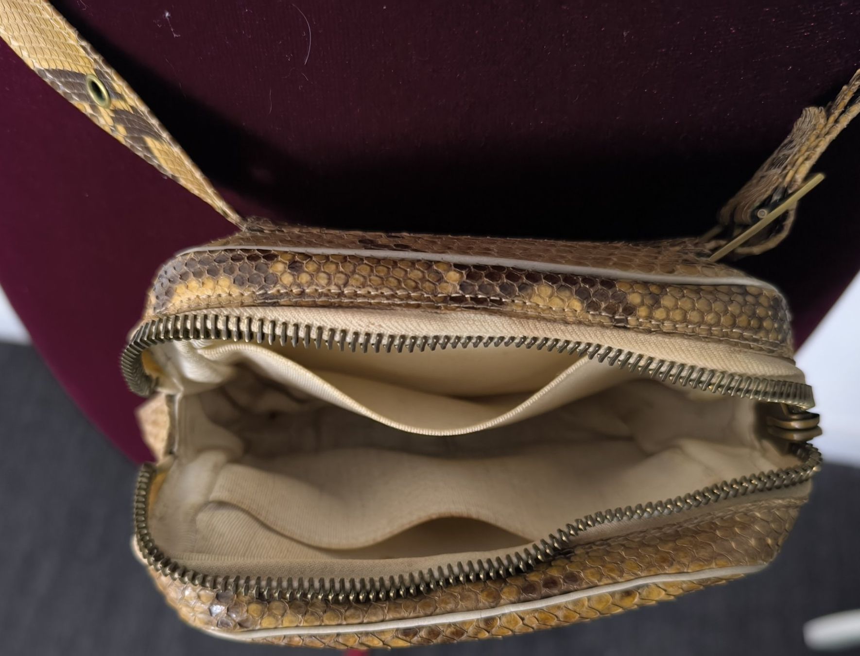 Sacs femmes: Gürteltasche mit Schlangenleder-Prägung – D'occasion à Rüti ZH par Restwert_Rueti_ZH 4