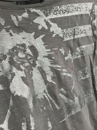 T-Shirt mit silbernem Aufdruck