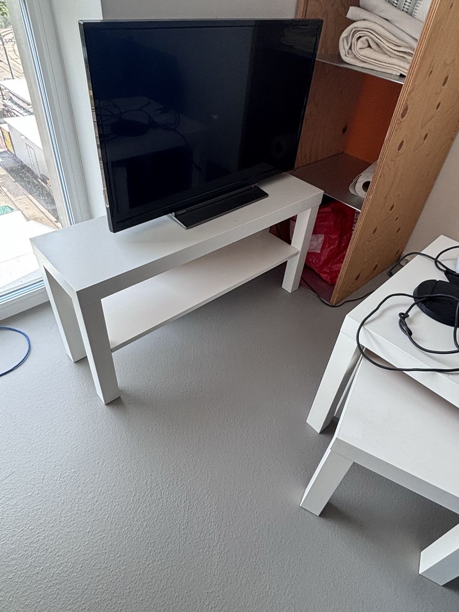 Ikea Tavoli: Table de télévision/ étagère – Usato da Chavannes-Renens venduto da ami_pr7x 3