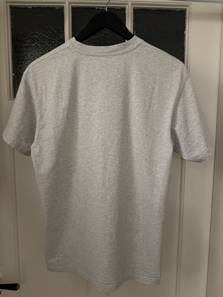 Carhartt T-shirt: Graues Carhartt T-Shirt S – Usato da Bern venduto da tob_m7nn 1