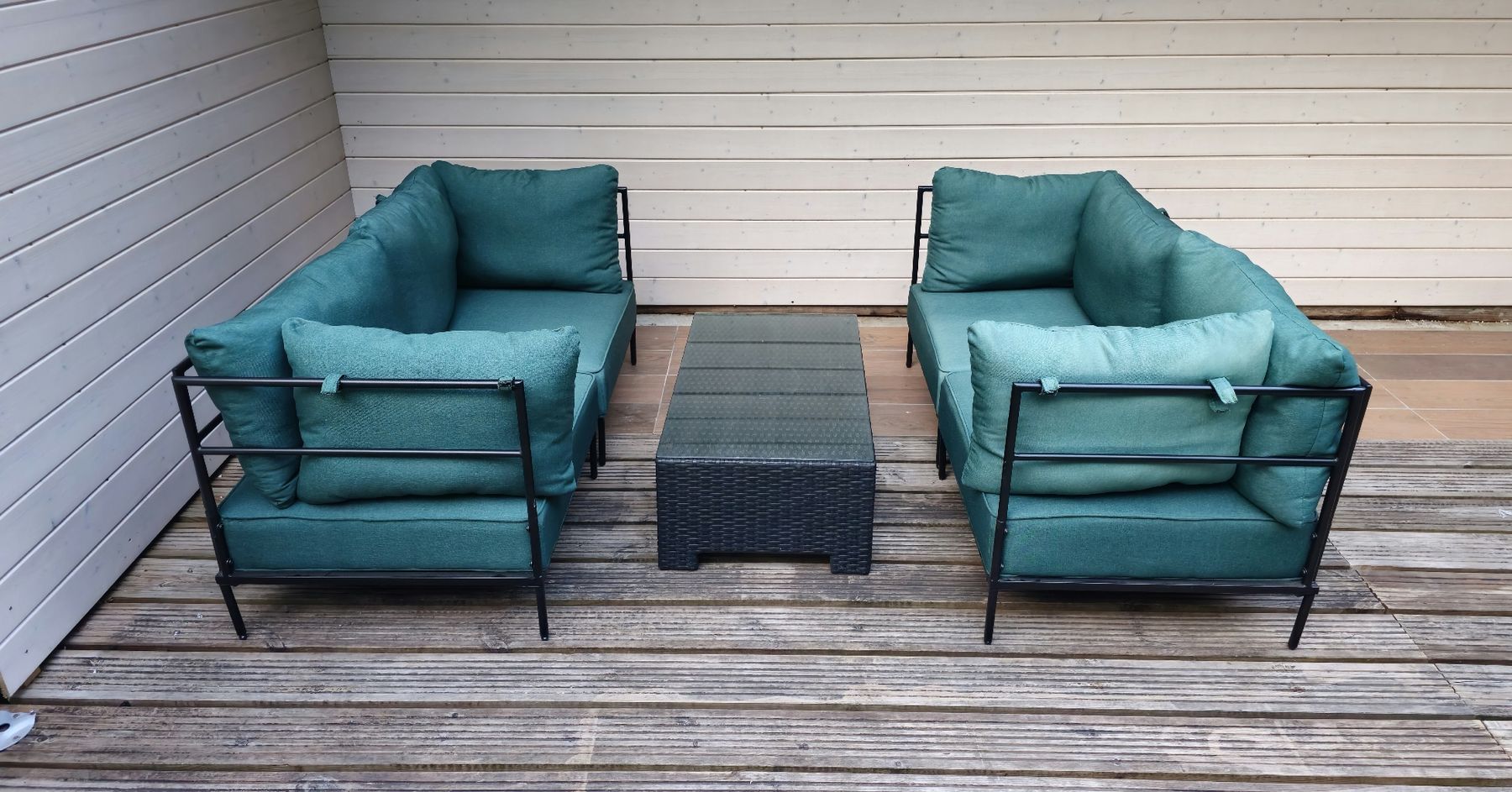 Gonser Divani: 2 x Sofa ETHAN 2-Sitzer dunkelgrün – Usato da Etzgen venduto da VierRingeA6