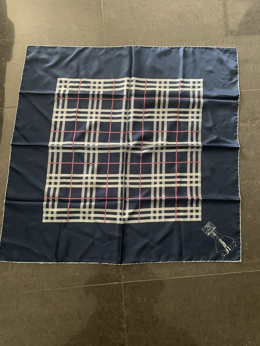 Burberry Foulard & Sciarpe: Burberrys Foulard  – Usato da Bergdietikon venduto da zor_856j