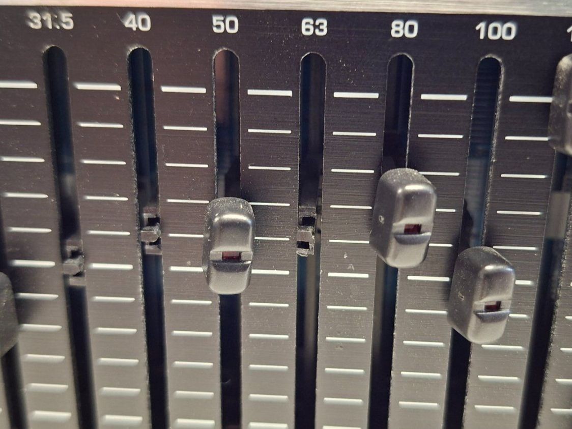 Behringer Equalizzatori: Behringer Audiosystem Ultra-Curve Pro und Ultragraph Digital – Usato da Wettingen venduto da Wendemarket 7