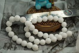 Jade Weiss  10mm    Kugel Strang       (Räumung!)