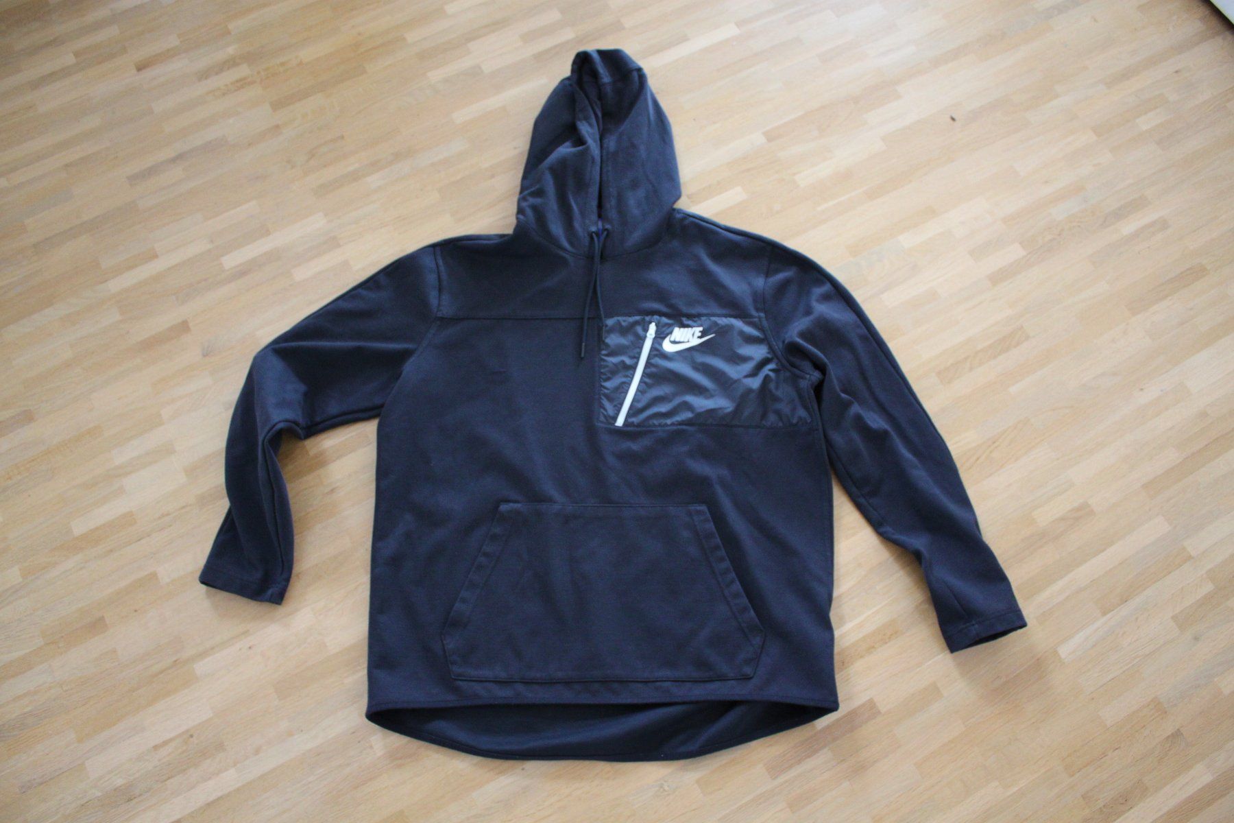 Nike Pullover & Sweatshirts: Nike Hoody XL – Gebraucht aus Mörschwil von leg_yrn8