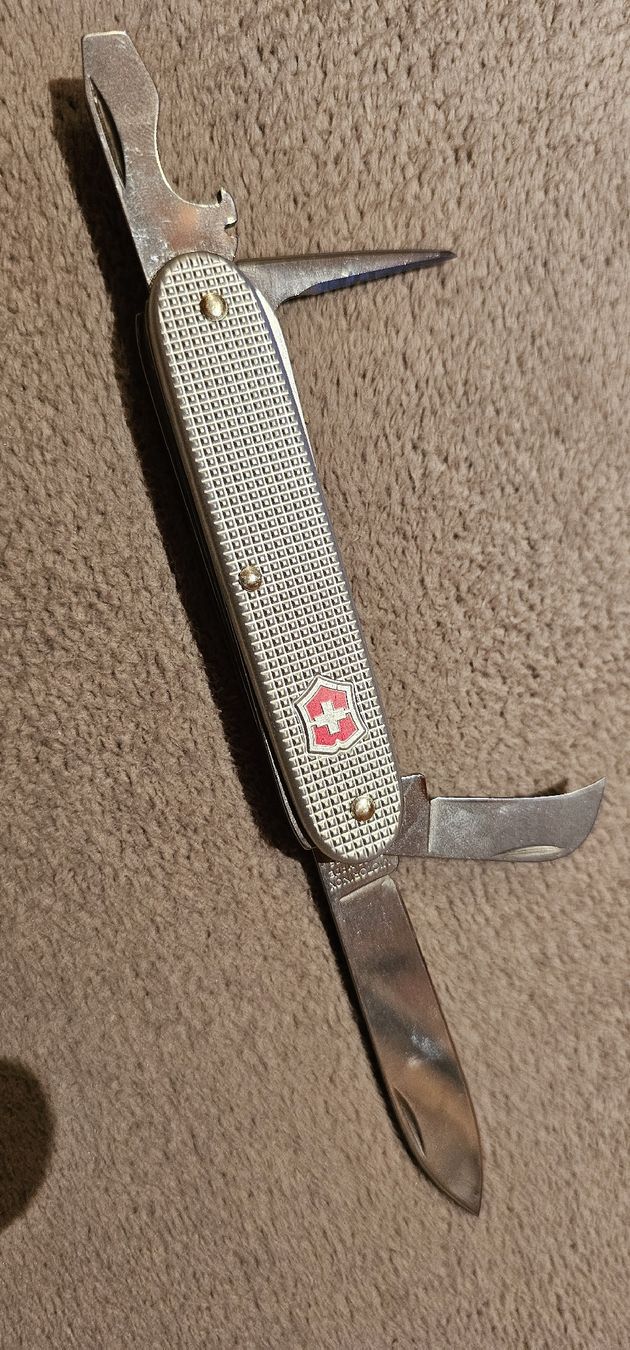 Victorinox Taschenmesser: Victorinox Taschenmesser silber – Gebraucht aus Ferden von jemyce 1
