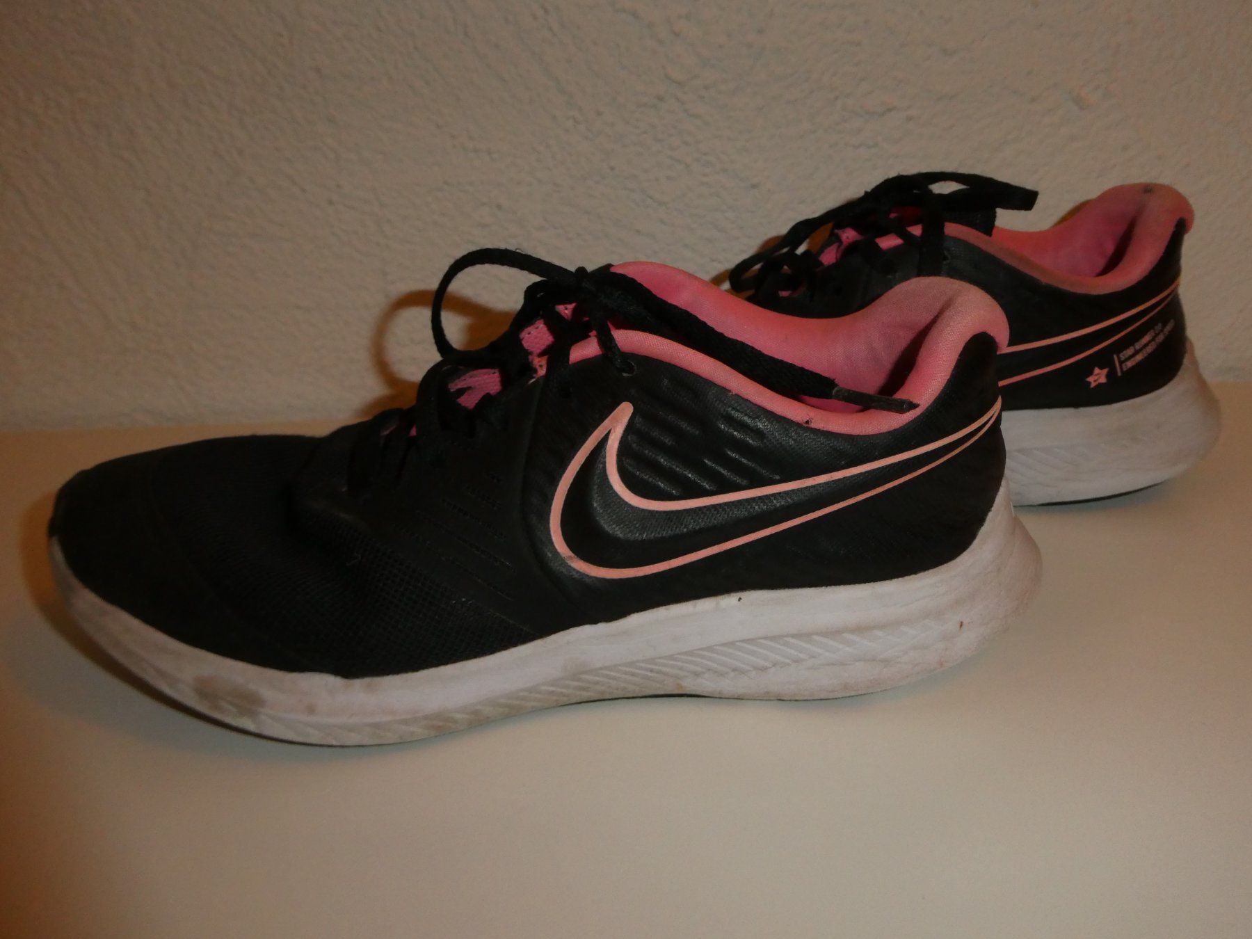 Nike Scarpe per ragazze: Laufschuh Nike Gr.37.5 – Usato da Mels venduto da KOSL 1