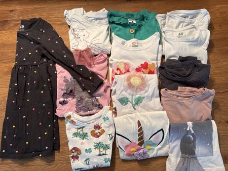 Kleiderpaket Shirts/Langarmshirts/Kleidchen Gr. 92-104