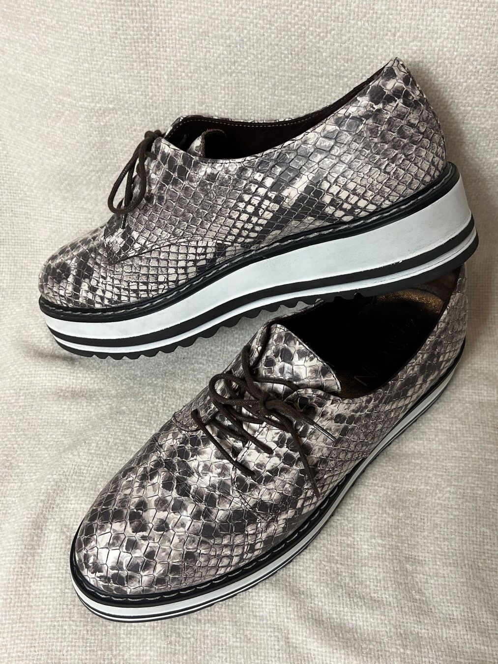 Marc Cain Damenschuhe: Schicke MARCCAIN Schnürschuhe Grösse 39 Plateau – Gebraucht aus Ebikon von jogger69