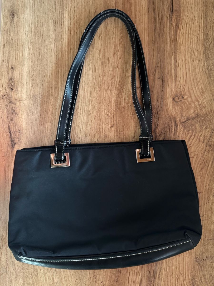Prada Borse da donna: Sac Prada – Usato da Meinisberg venduto da KristinaaL 1