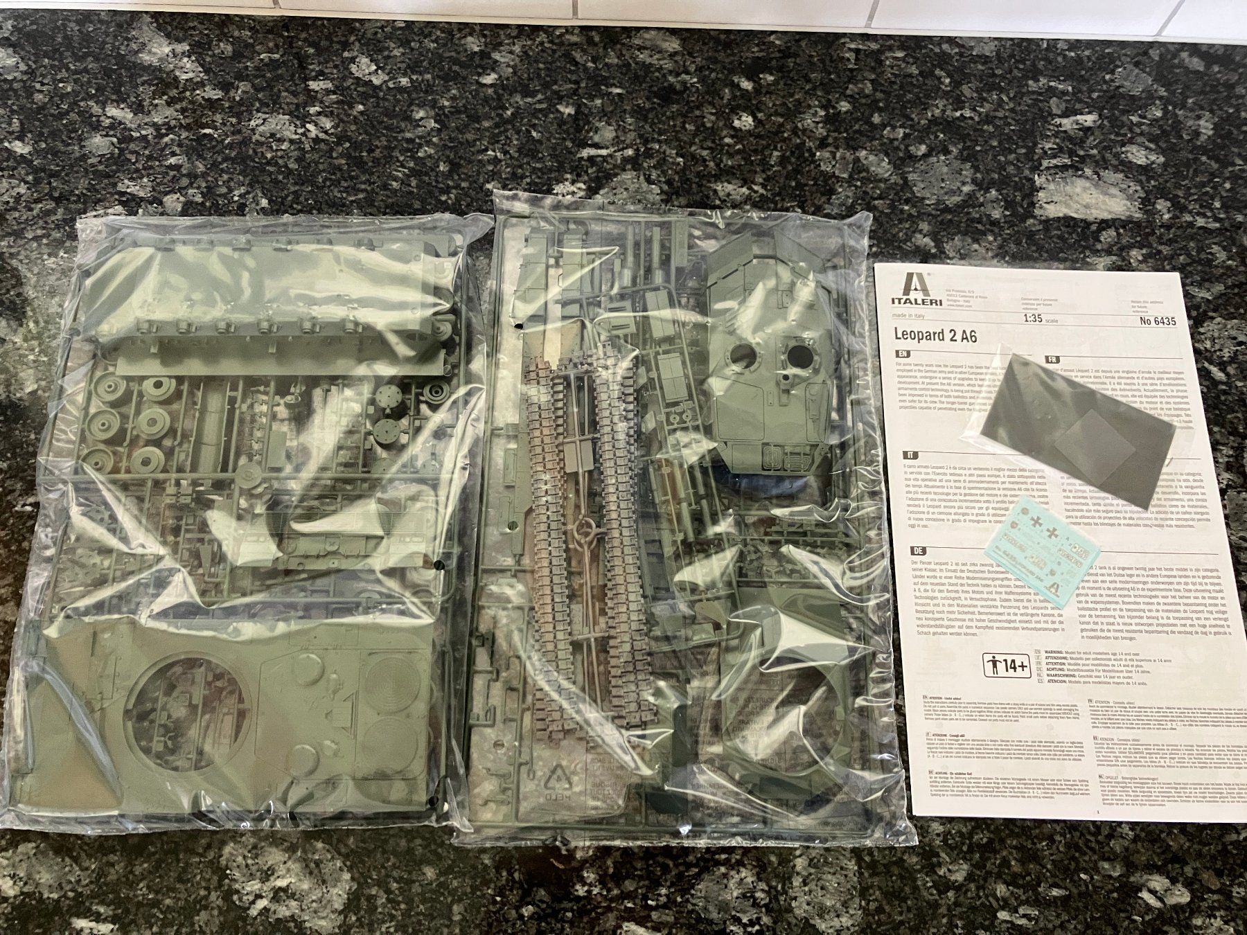 Italeri Kits de montage: Leopard 2A6 Panzer, Italeri 6435 – Neuf avec emballage d'origine à Riedholz par mastercom 3