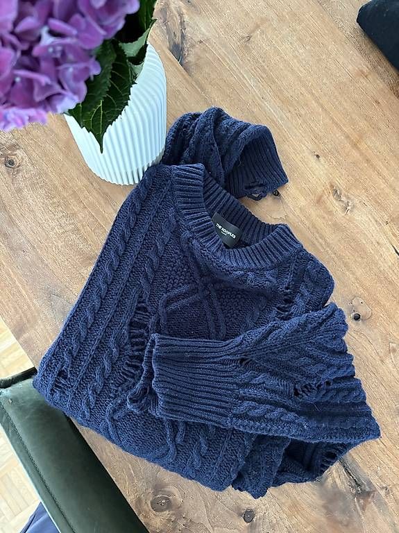 Pullover & Sweatshirts: The Kooples Oversized Pullover Grösse L – Gebraucht aus Unterägeri von mar_96hk