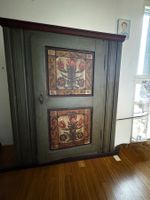Antiker Schrank, olivgrün, Bauernmalerei