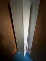 Kleines Wandmöbel mit viel Stauraum