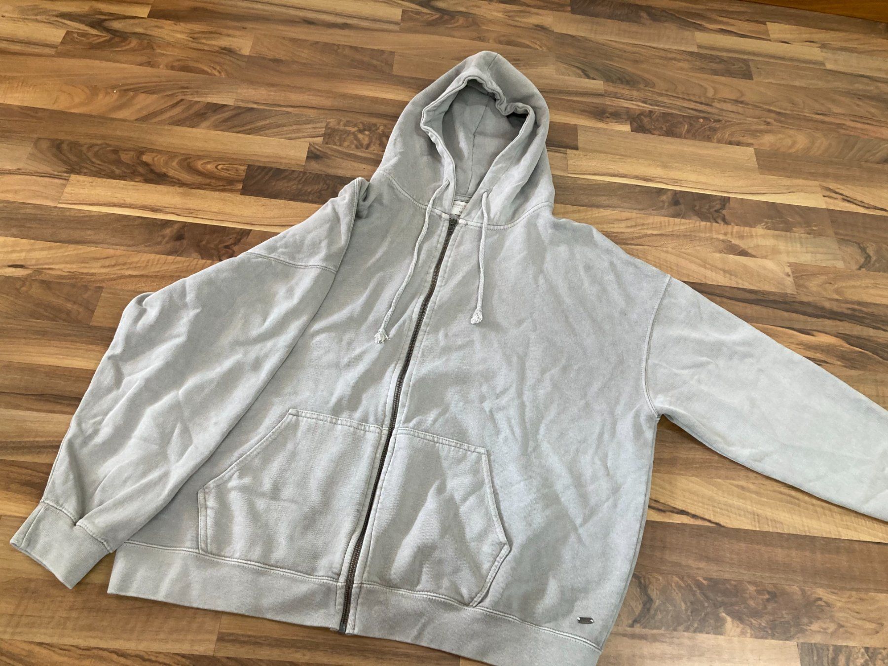 Maglioni & Felpe: 4 Pullis: 2 Kapuzenpullis (Hoodies), 2 Cardigans, M + L – Usato da Schötz venduto da Jekyll666 9