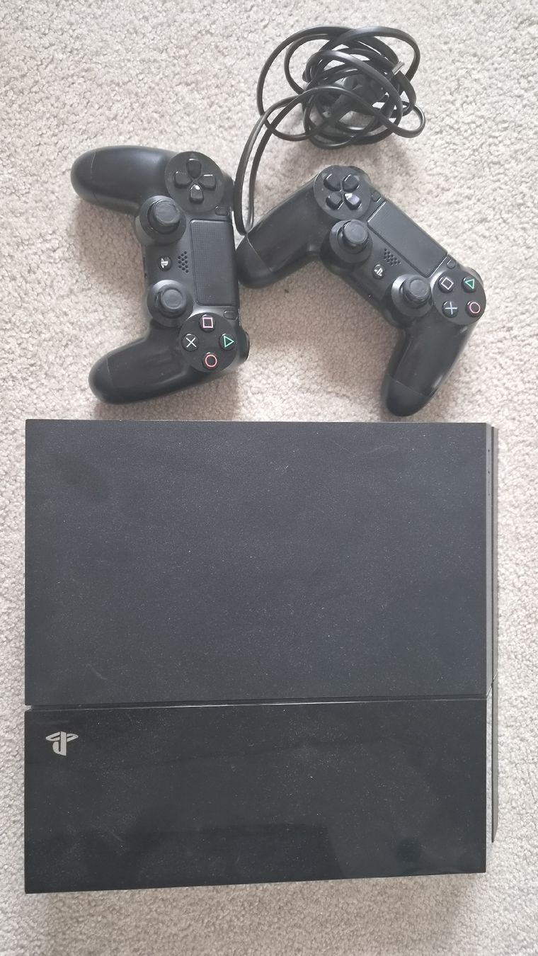Sony Consoles: Ps4 Schwarz – D'occasion à Bad Ragaz par Blubiboo