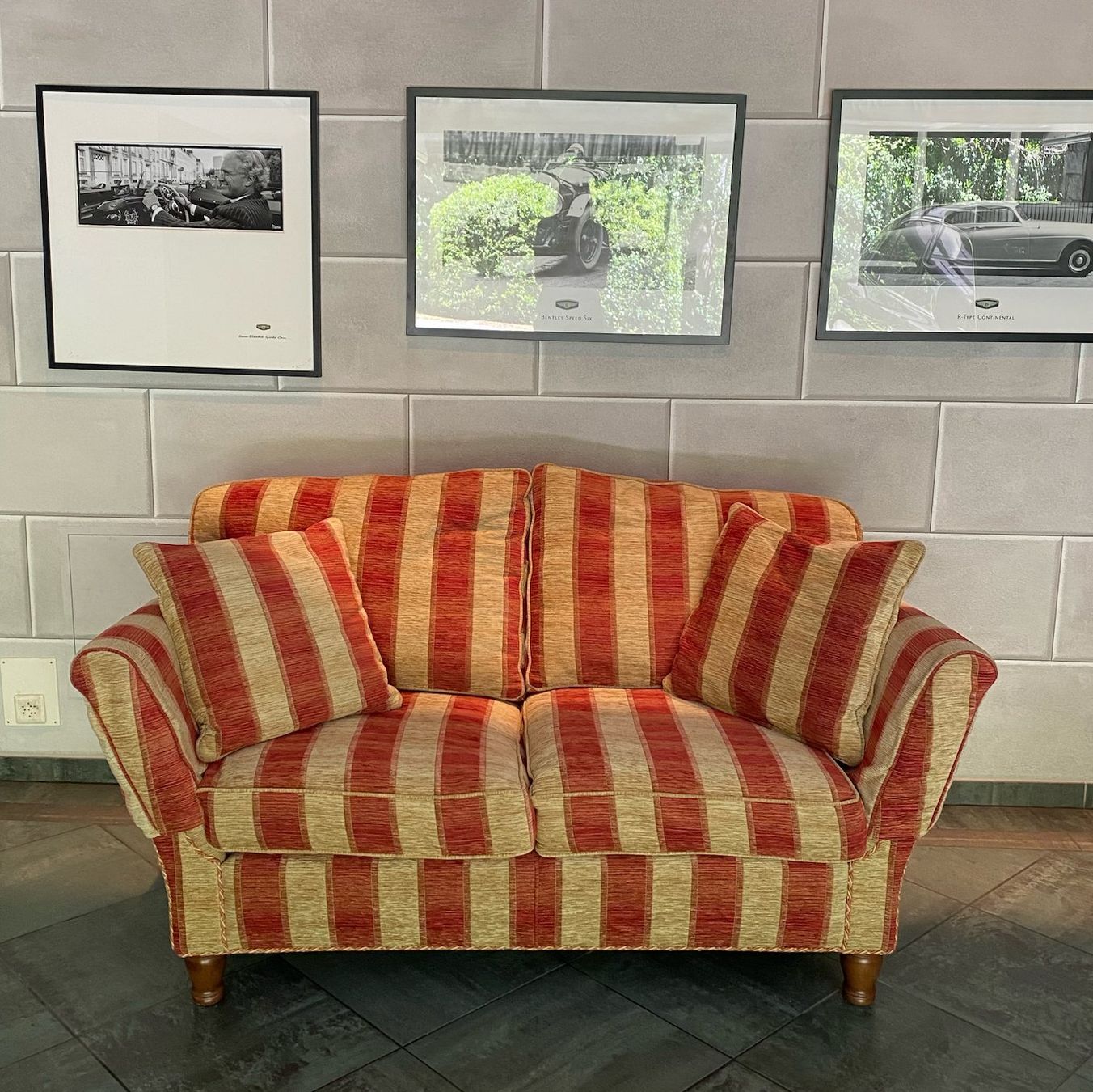 Divani: Englisches Designer Sofa gestreift rot/beige Stoff – Usato da Ronco sopra Ascona venduto da liz_dbg6