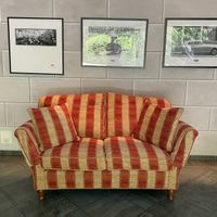 Englisches Designer Sofa gestreift rot/beige Stoff