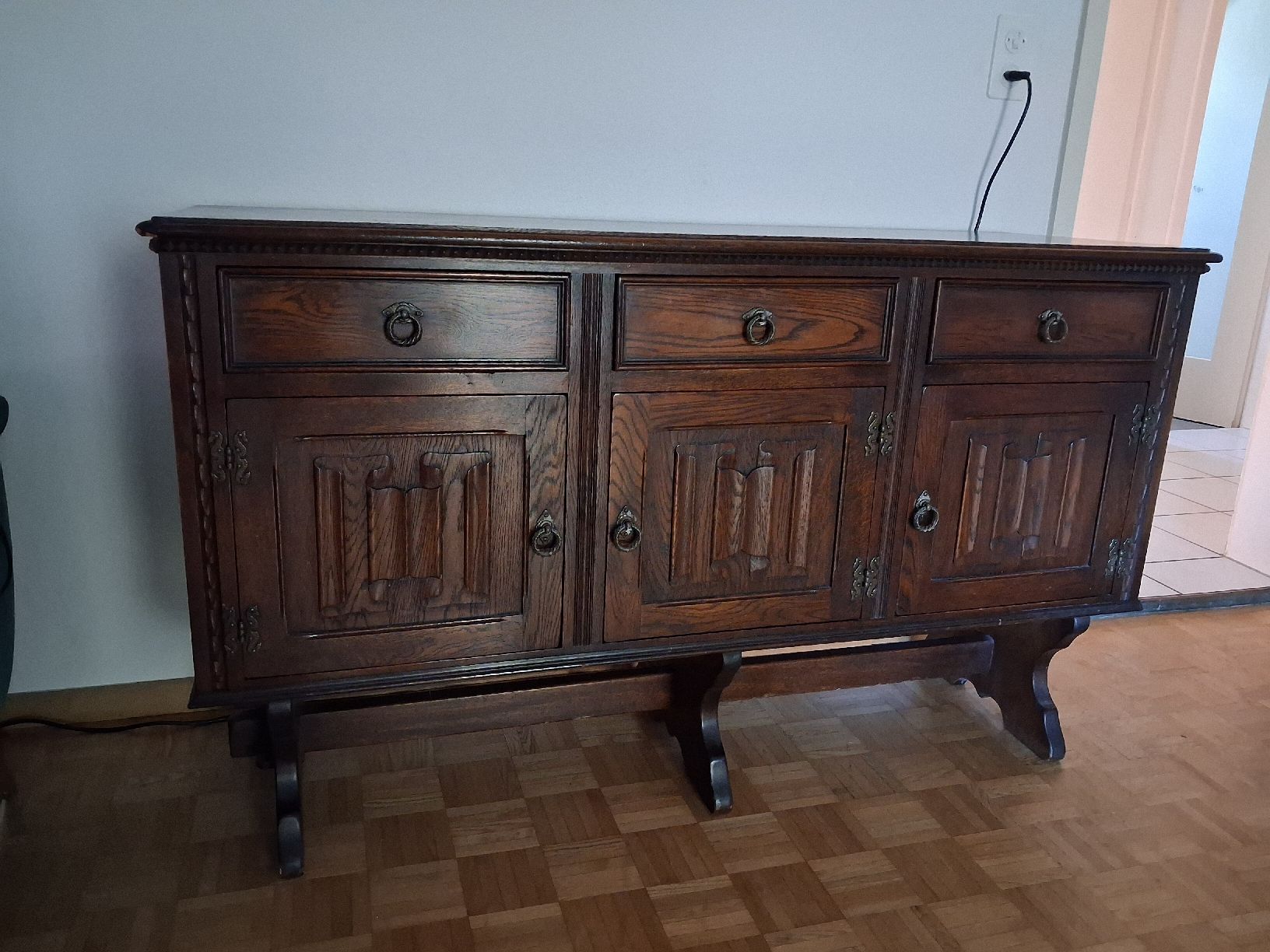 Cassettiere: Altes Sideboard mit Schubladen & Magnetischen Türen – Usato da Neuhausen am Rheinfall venduto da GoldboX-8 5